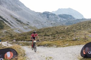 Alexander Wagner fliegt ins Ziel (hat übrigens die Startnummer 1 gepachtet)